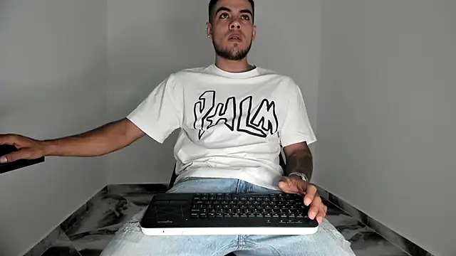 mikee scooth online show from 18, 11, 2025