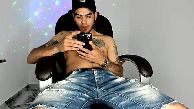 mikee scooth online show from 11, 6, 2026