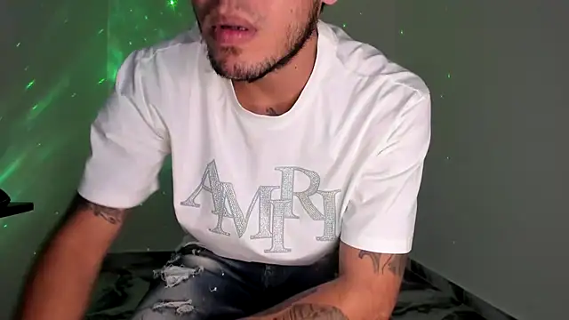 mikee scooth online show from 12, 4, 2026