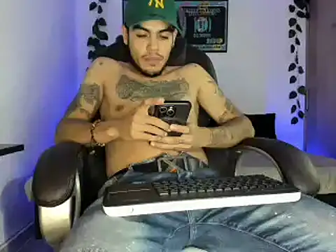 Snapshot of mikee_scooth chatting on 16, 3, 2025 mikee scooth online show from 16, 3, 2025