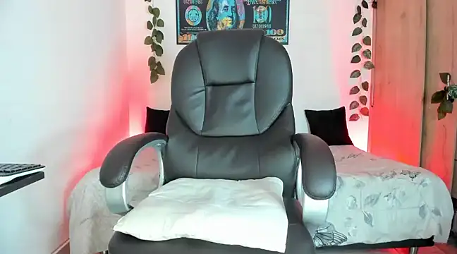 Snapshot of mikee_scooth chatting on 27, 2, 2025 mikee scooth online show from 27, 2, 2025