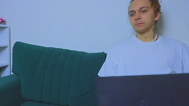 Snapshot of do_u_know_them chatting on 4, 4, 2026 do u know them online show from 4, 4, 2026