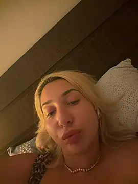 Snapshot of kinky_rebecca chatting on 2, 8, 2026 kinky rebecca online show from 2, 8, 2026