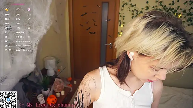 Snapshot of EngelAlman chatting on 4, 11, 2025 EngelAlman online show from 4, 11, 2025