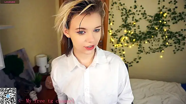 Snapshot of EngelAlman chatting on 14, 11, 2025 EngelAlman online show from 14, 11, 2025