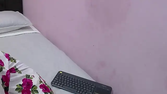 karolinee 66  online show from 14, 1, 2026