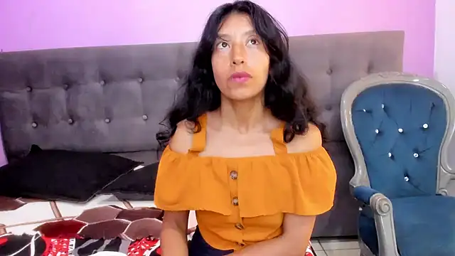 karolinee 66  online show from 4, 6, 2026
