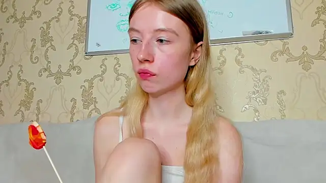 minidivaa  online show from 4, 1, 2025