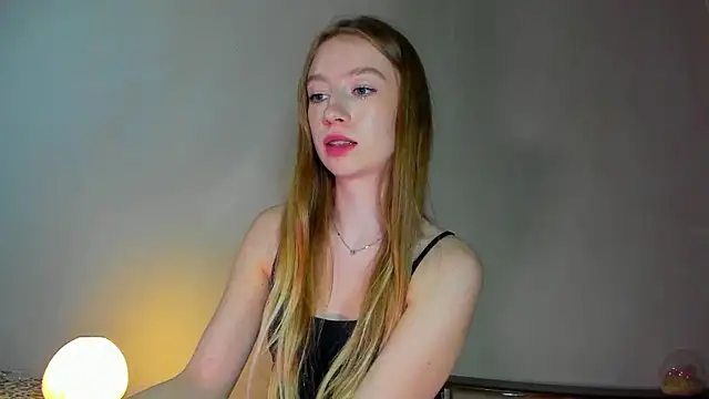 minidivaa  online show from 18, 4, 2026