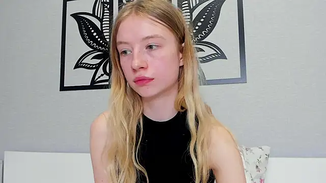 minidivaa  online show from 5, 2, 2025