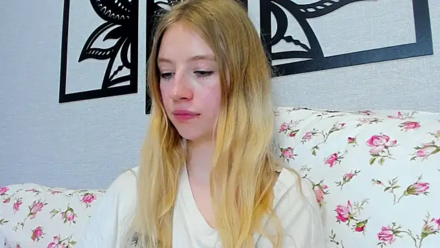 minidivaa  online show from 21, 1, 2025