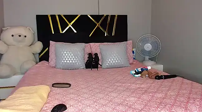 MissBigNipples online show from 3, 3, 2025