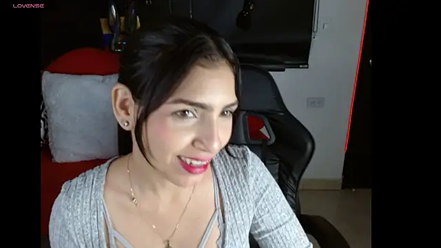 Snapshot of Carolaine69_ chatting on 9, 7, 2026 Carolaine69 online show from 9, 7, 2026