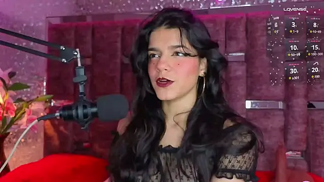 Snapshot of ValerieKay_ chatting on 18, 9, 2025 ValerieKay online show from 18, 9, 2025