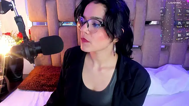 Snapshot of ValerieKay_ chatting on 8, 3, 2025 ValerieKay online show from 8, 3, 2025