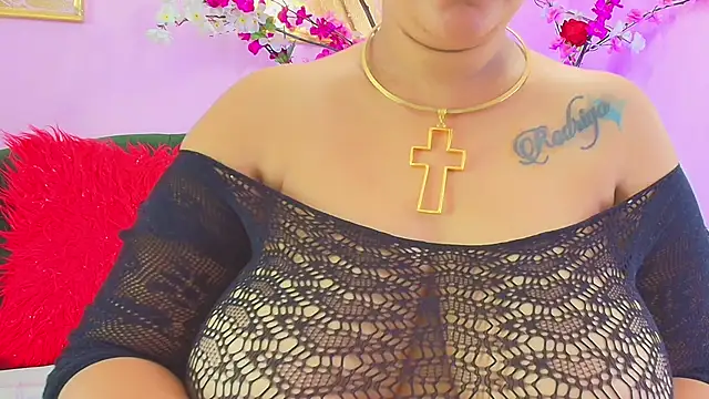 Snapshot of almendraevans chatting on 26, 11, 2025 almendraevans online show from 26, 11, 2025