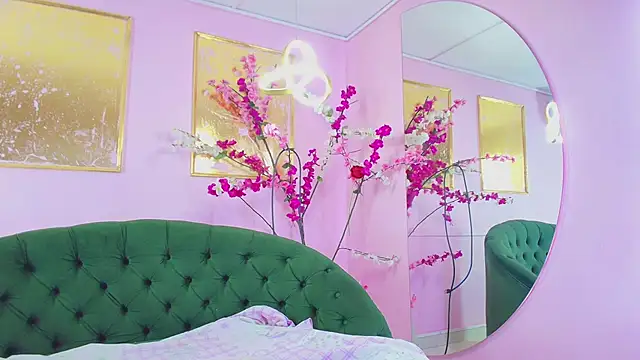 Snapshot of almendraevans chatting on 8, 11, 2025 almendraevans online show from 8, 11, 2025