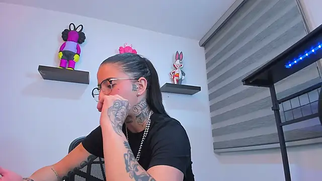 Gangster Girl online show from 28, 11, 2025