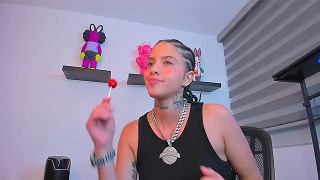 Gangster Girl online show from 2, 11, 2025