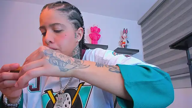 Gangster Girl online show from 10, 11, 2025