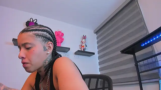 Gangster Girl online show from 30, 11, 2025