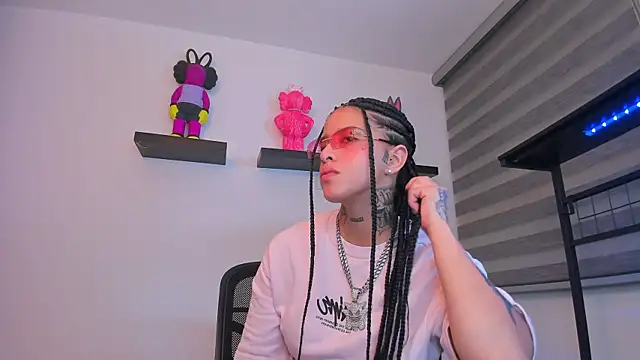 Gangster Girl online show from 23, 12, 2025