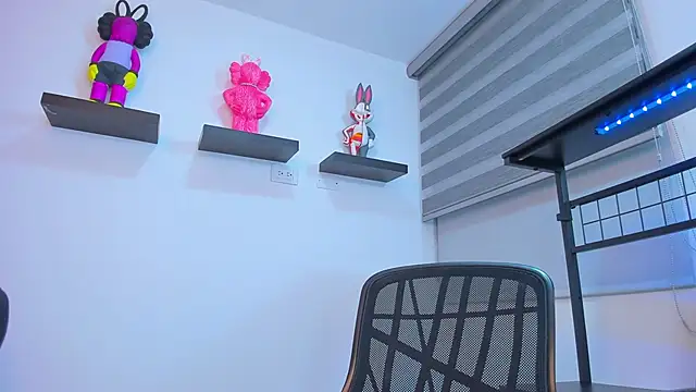 Gangster Girl online show from 2, 11, 2025