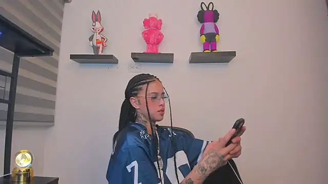 Gangster Girl online show from 2, 7, 2026