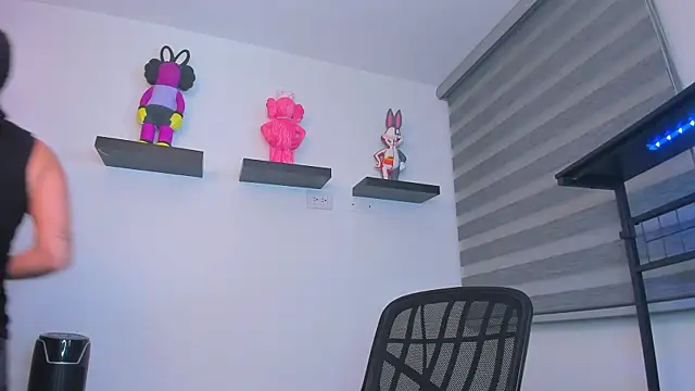 Gangster Girl online show from 2, 12, 2025