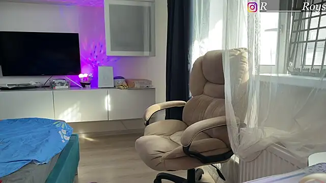 courteous raspberrry online show from 11, 3, 2026