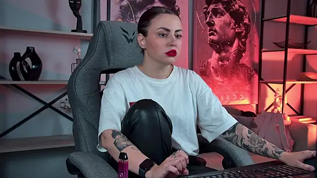 Snapshot of Lana__May chatting on 2, 10, 2025 Lana May online show from 2, 10, 2025
