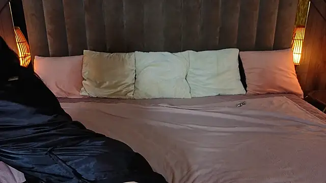 Daisy Delight online show from 10, 10, 2025