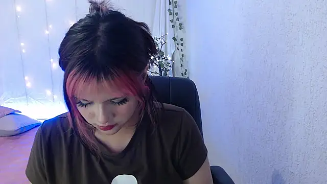 mixie cute online show from 6, 1, 2025