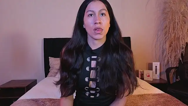 EmiGomez  online show from 25, 3, 2026