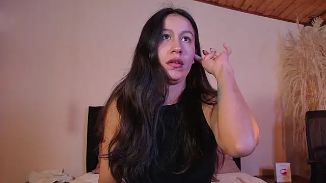 EmiGomez  online show from 8, 3, 2026