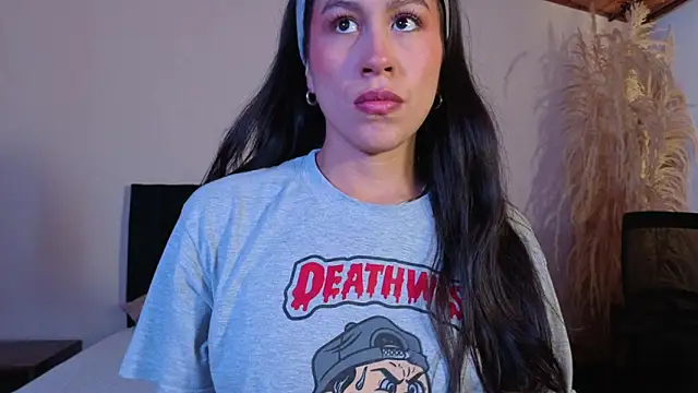 EmiGomez  online show from 13, 3, 2026