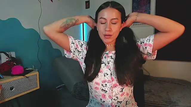 EmiGomez  online show from 3, 2, 2026