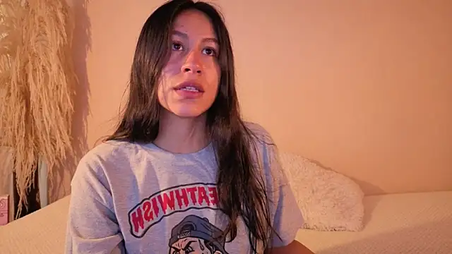 EmiGomez  online show from 1, 12, 2025