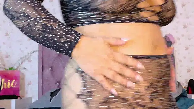 Snapshot of AvrillThomas chatting on 15, 11, 2025 AvrillThomas online show from 15, 11, 2025