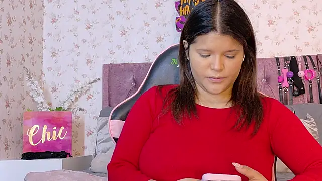 Snapshot of AvrillThomas chatting on 5, 11, 2025 AvrillThomas online show from 5, 11, 2025