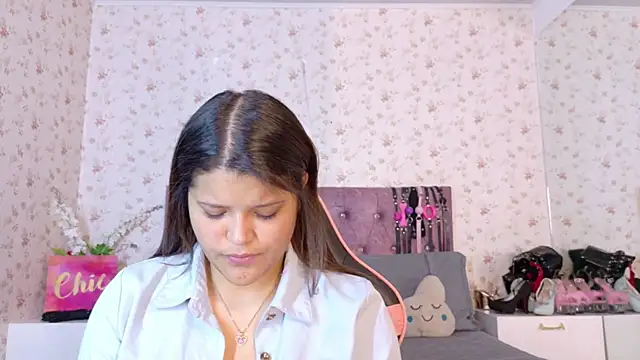 Snapshot of AvrillThomas chatting on 11, 11, 2025 AvrillThomas online show from 11, 11, 2025