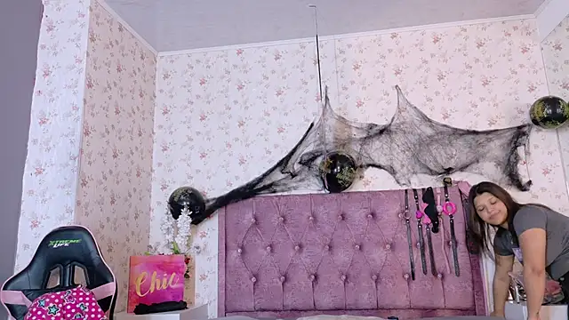 Snapshot of AvrillThomas chatting on 27, 10, 2025 AvrillThomas online show from 27, 10, 2025