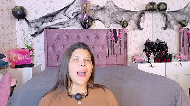 Snapshot of AvrillThomas chatting on 24, 10, 2025 AvrillThomas online show from 24, 10, 2025