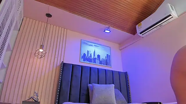 Snapshot of viiolett_lee chatting on 4, 11, 2025 viiolett lee online show from 4, 11, 2025