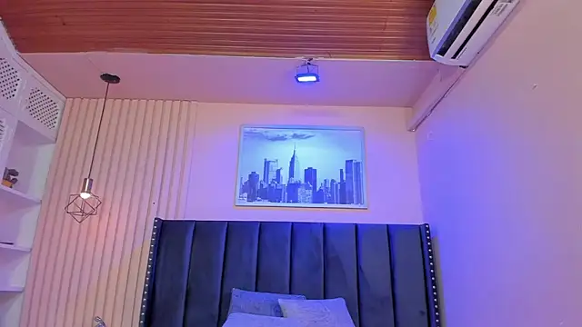 Snapshot of viiolett_lee chatting on 26, 10, 2025 viiolett lee online show from 26, 10, 2025