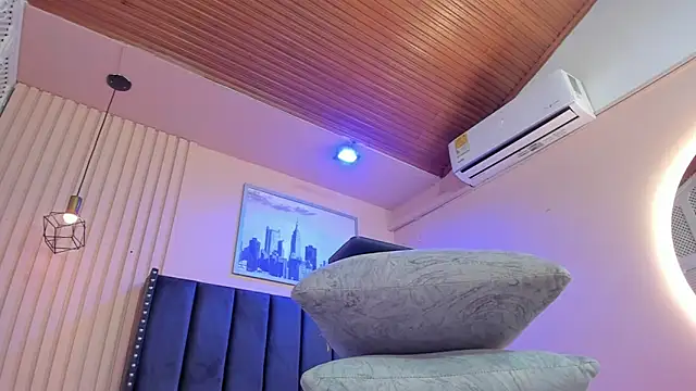 viiolett lee online show from 11, 2, 2026