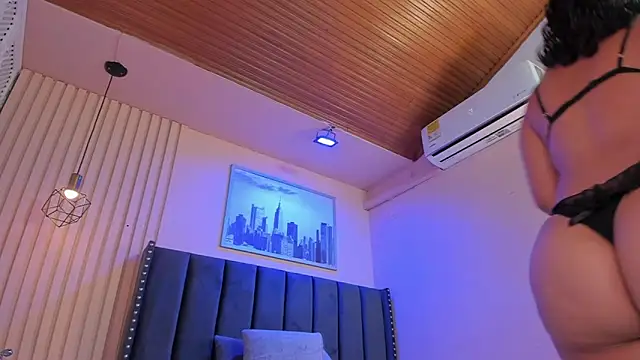 Snapshot of viiolett_lee chatting on 14, 11, 2025 viiolett lee online show from 14, 11, 2025