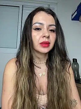 Snapshot of carol_amorim chatting on 9, 6, 2026 carol amorim online show from 9, 6, 2026