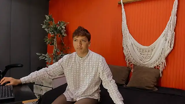 aslyhernandez 7 online show from 15, 4, 2026