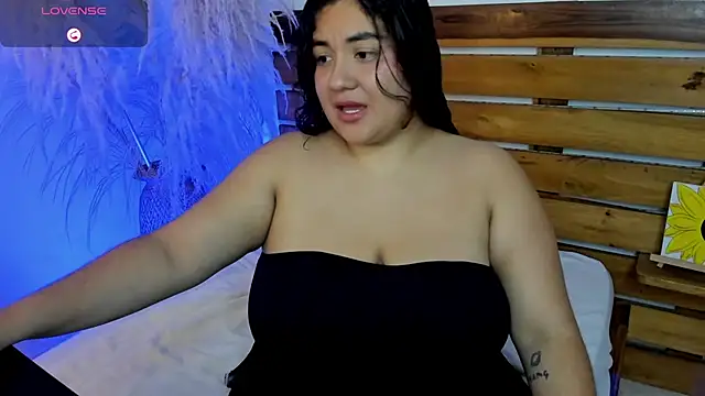 Snapshot of nadine_russo chatting on 26, 5, 2026 nadine russo online show from 26, 5, 2026